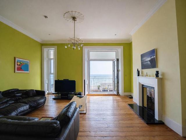 3 bedroom maisonette for sale