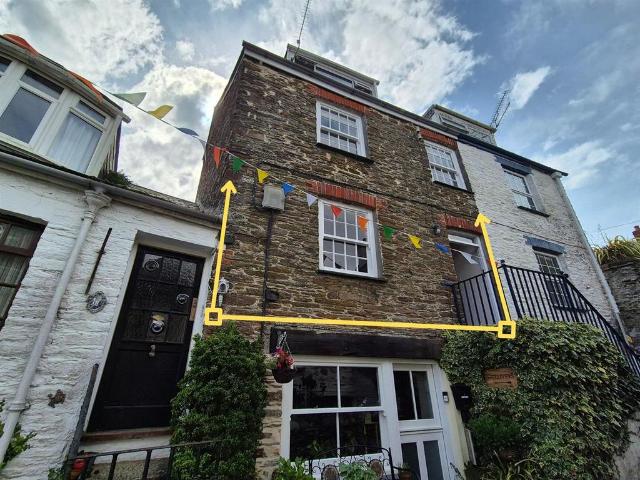 3 bedroom maisonette for sale
