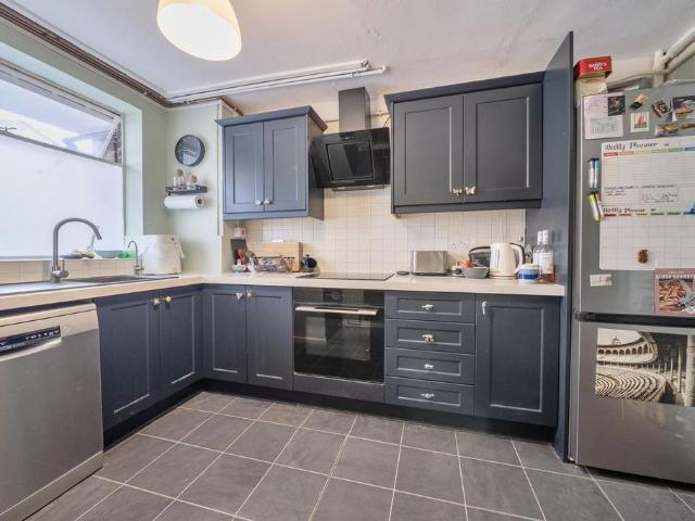 3 bedroom maisonette for sale