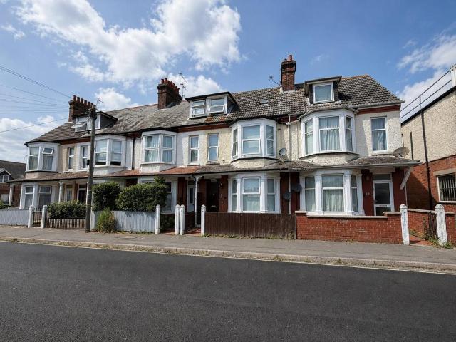 3 bedroom maisonette for sale