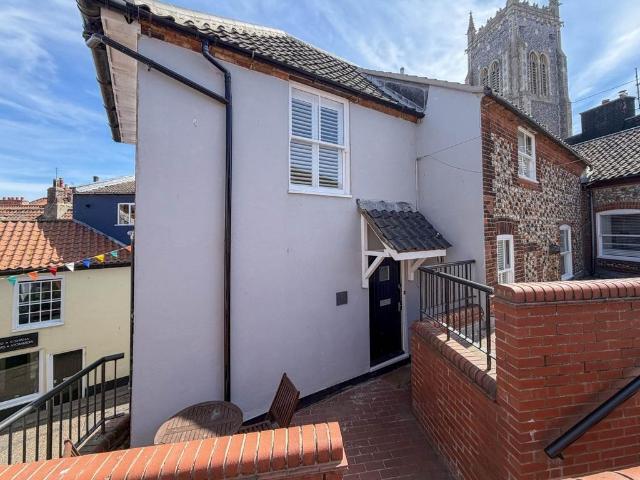 3 bedroom maisonette for sale