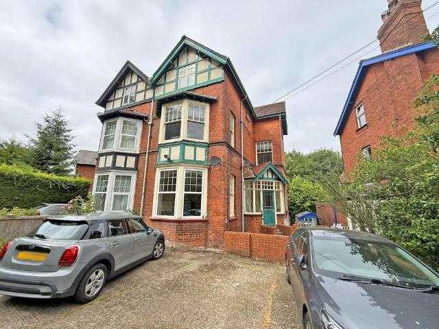 3 bedroom maisonette for sale