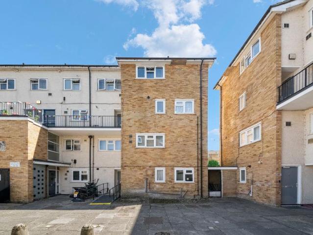 3 bedroom maisonette for sale