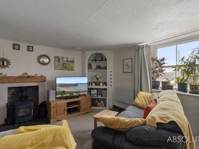 3 bedroom flat for sale