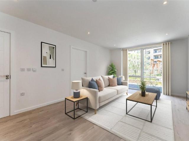 3 bedroom maisonette for sale