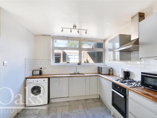 3 bedroom maisonette for sale