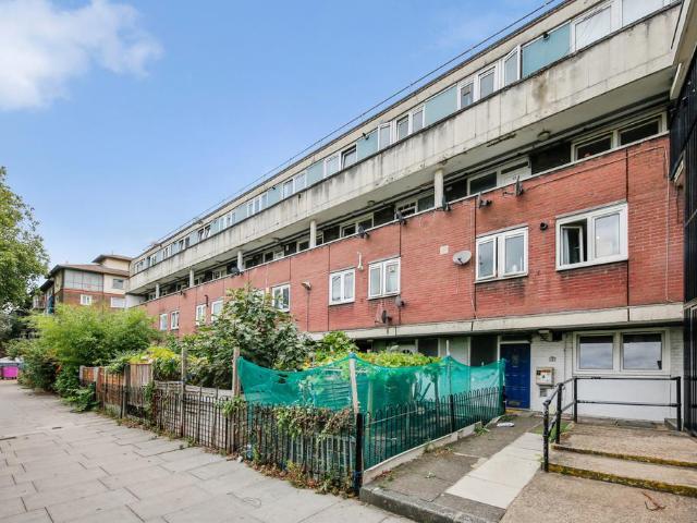 3 bedroom maisonette for sale
