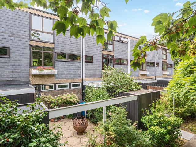 3 bedroom maisonette for sale