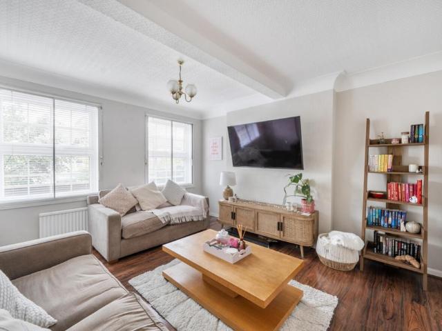 3 bedroom maisonette for sale