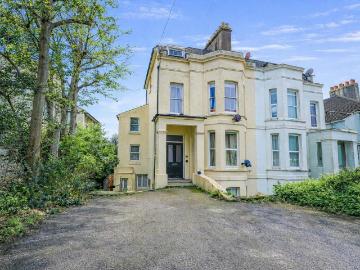 3 bedroom maisonette for sale