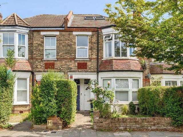 3 bedroom maisonette for sale