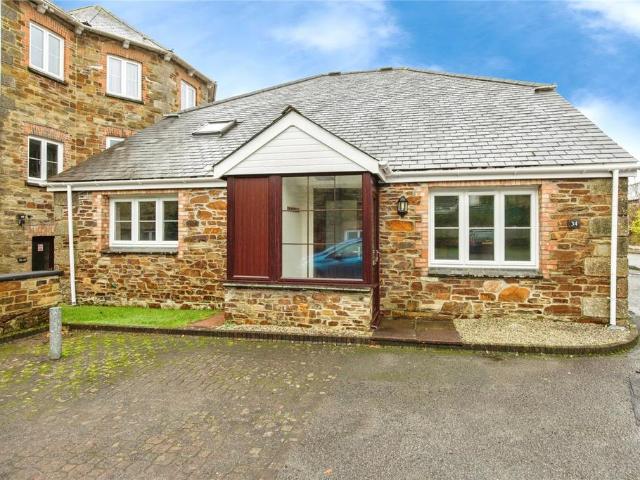 3 bedroom maisonette for sale