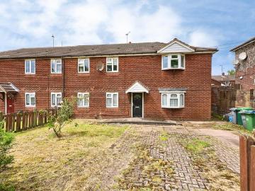 3 bedroom maisonette for sale