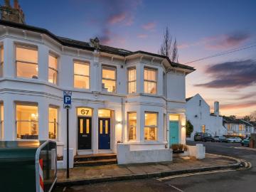 3 bedroom maisonette for sale