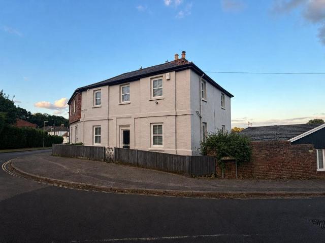3 bedroom maisonette for sale
