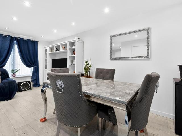 3 bedroom maisonette for sale