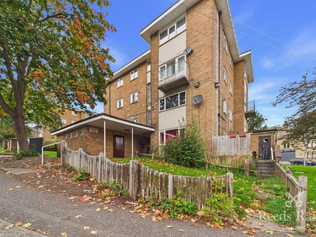 3 bedroom maisonette for sale