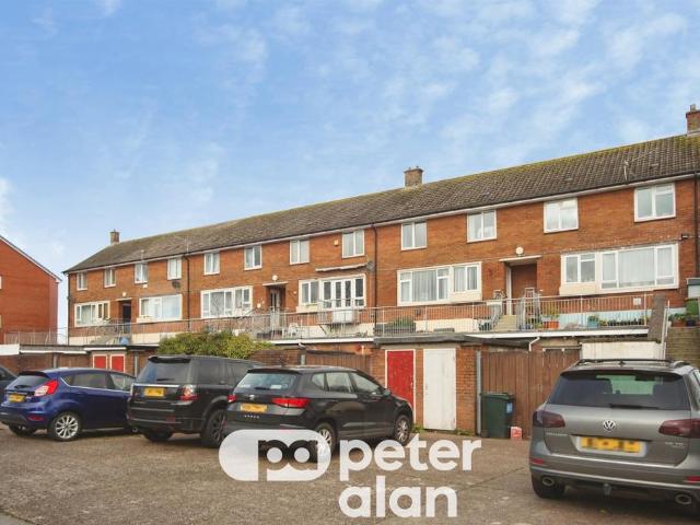3 bedroom maisonette for sale