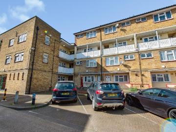 3 bedroom maisonette for sale