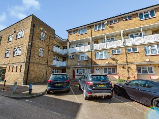 3 bedroom maisonette for sale