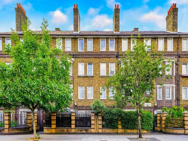 3 bedroom maisonette for sale