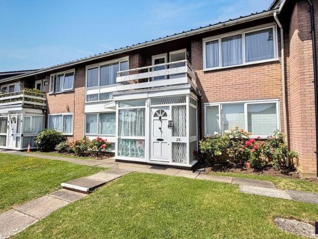 3 bedroom maisonette for sale