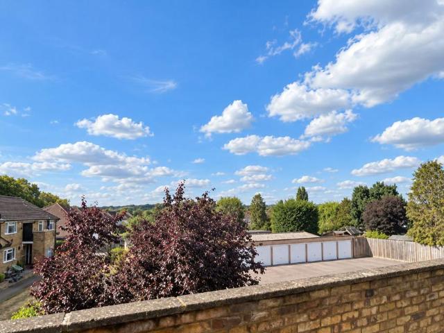 3 bedroom maisonette for sale