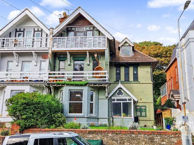 3 bedroom maisonette for sale