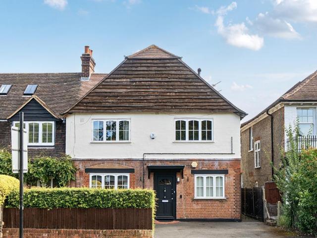 3 bedroom maisonette for sale
