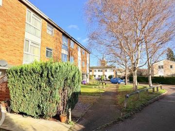 3 bedroom maisonette for sale