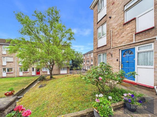 3 bedroom maisonette for sale