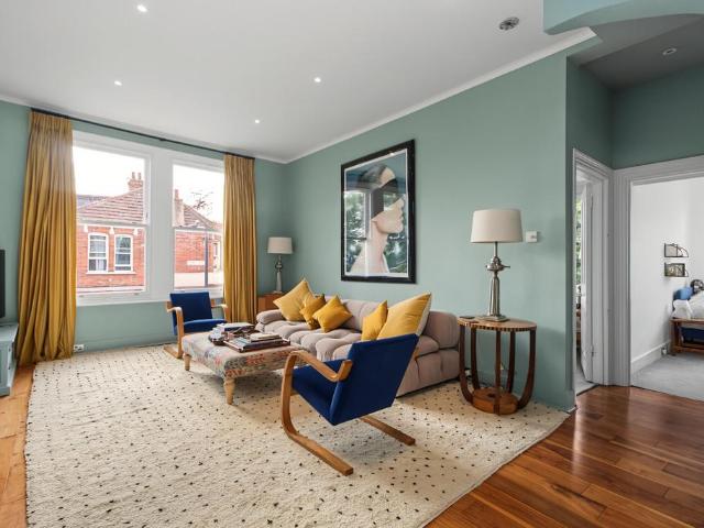 3 bedroom maisonette for sale