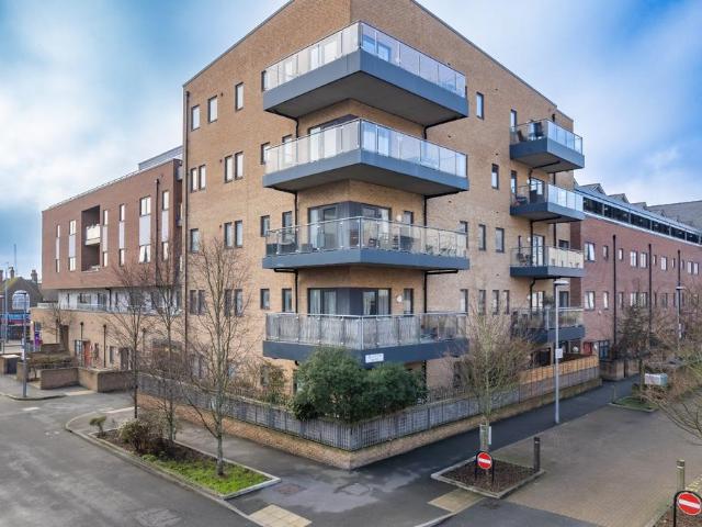 3 bedroom maisonette for sale
