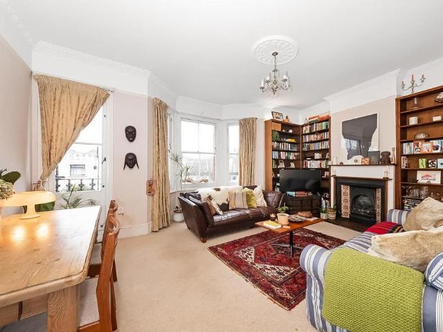 3 bedroom maisonette for sale