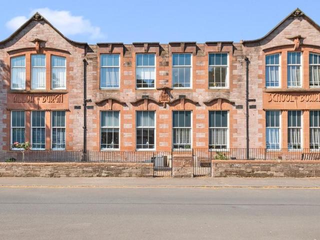 3 bedroom maisonette for sale