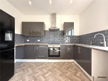 Flat for sale in Kirkby Liverpool - Equipped kitchen