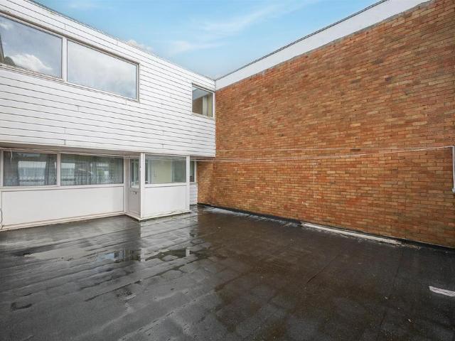 3 bedroom maisonette for sale