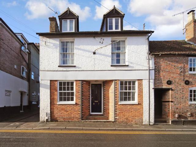 3 bedroom maisonette for sale