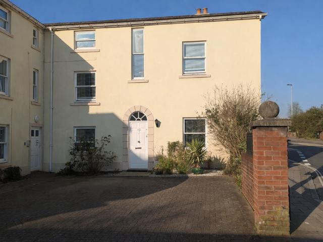 3 bedroom maisonette for sale