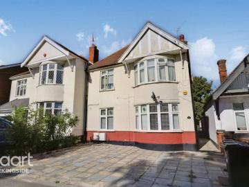 3 bedroom maisonette for sale