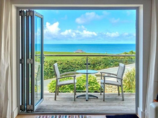 3 bedroom maisonette for sale