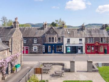 3 bedroom maisonette for sale