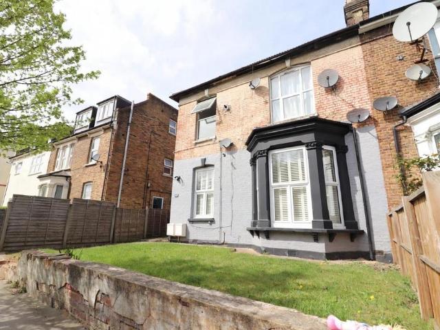 3 bedroom maisonette for sale