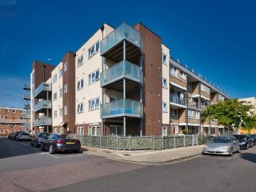 3 bedroom maisonette for sale