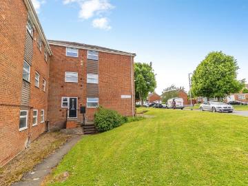 3 bedroom maisonette for sale