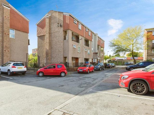 3 bedroom maisonette for sale