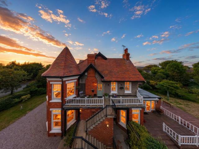 3 bedroom maisonette for sale