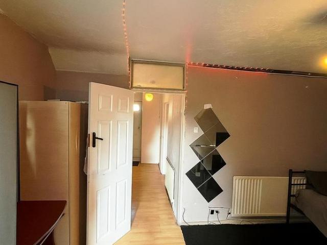 3 bedroom maisonette for sale