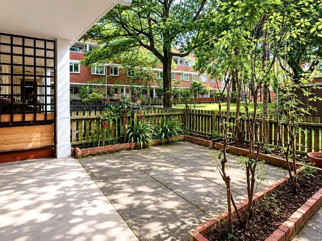 3 bedroom maisonette for sale