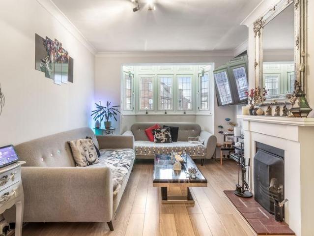 3 bedroom maisonette for sale